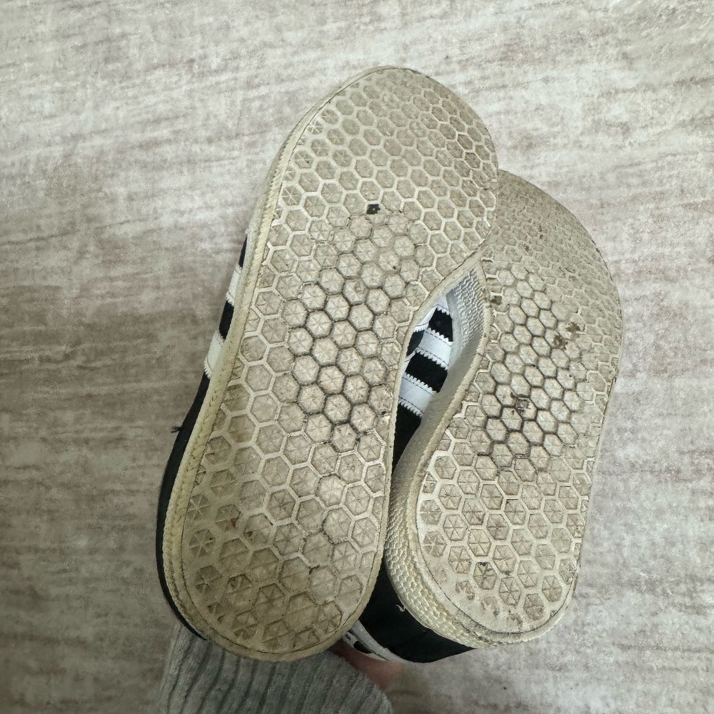 Adidas Gazelle sneakers women’s size 5 - Picture 4 of 5